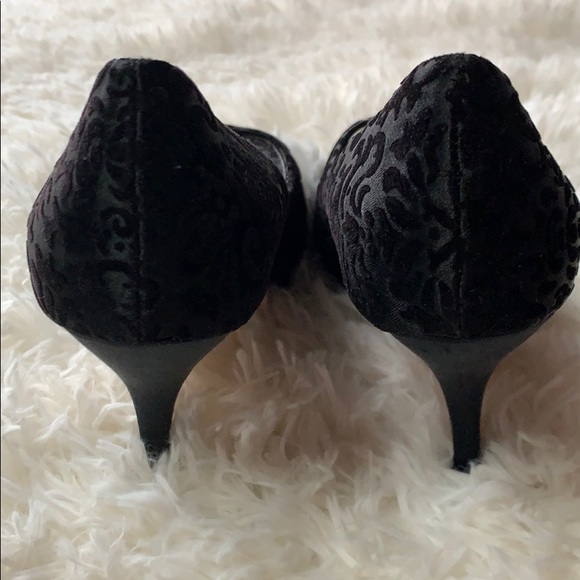 WHBM Black on Black Floral Peep Toe Pump- Size 7.5 - Picture 3 of 7